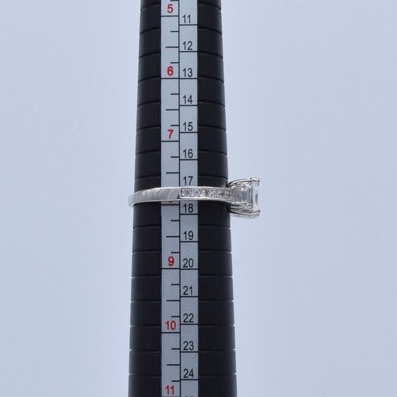 NWOT Fragrant Jewels Princess-Cut Multi-Stone Cubic Zirconia Ring Size 8 US - Picture 5 of 5